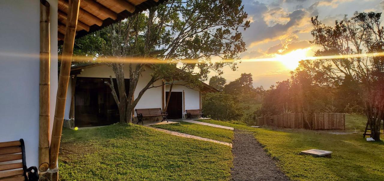 Ecohotel Alma Calarcá Buitenkant foto
